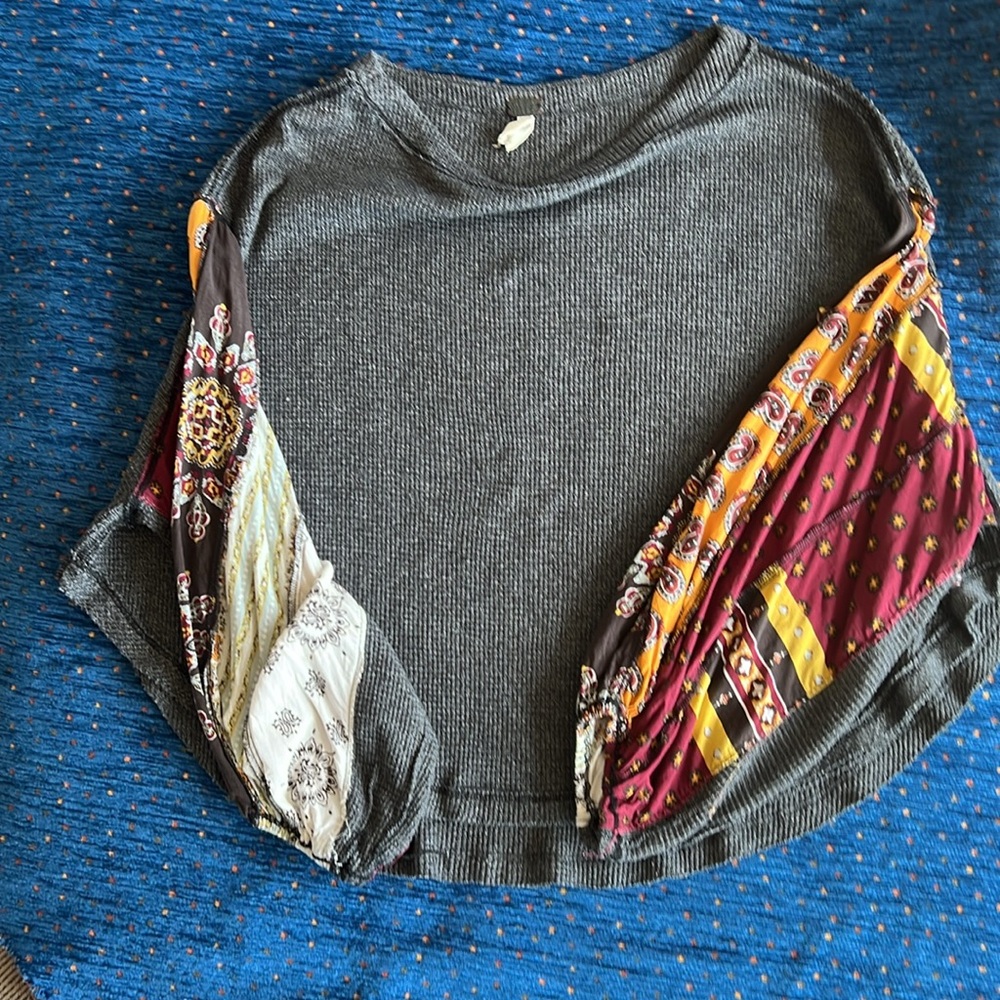 We The Free Gray, maroon and Yellow oversized long sleeved top - Picture 3 of 7